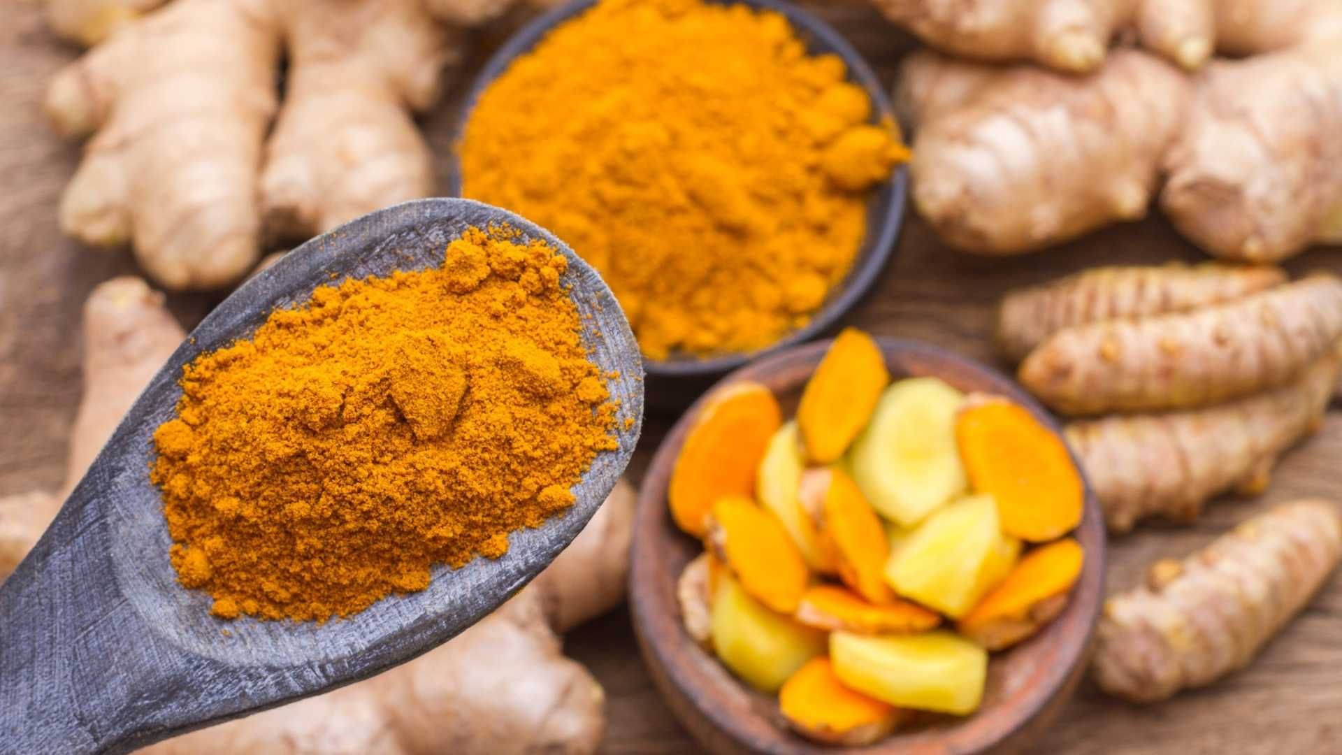 Pruebas científicas registraron aumento en la formación ósea con compuestos derivados de cúrcuma y jengibre.