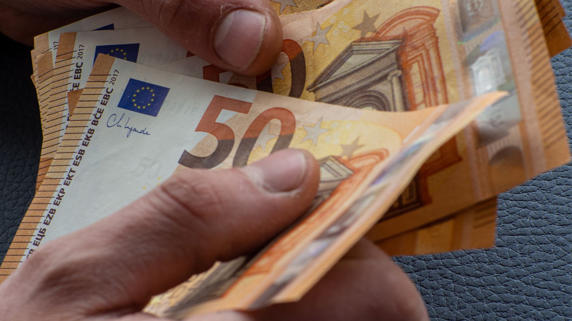 El precio del Euro ha estado a la baja en el último año.