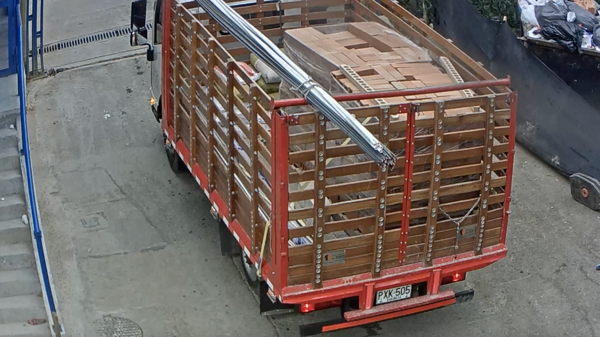 Imagenes de camión entrando al cárcel de Itagüí