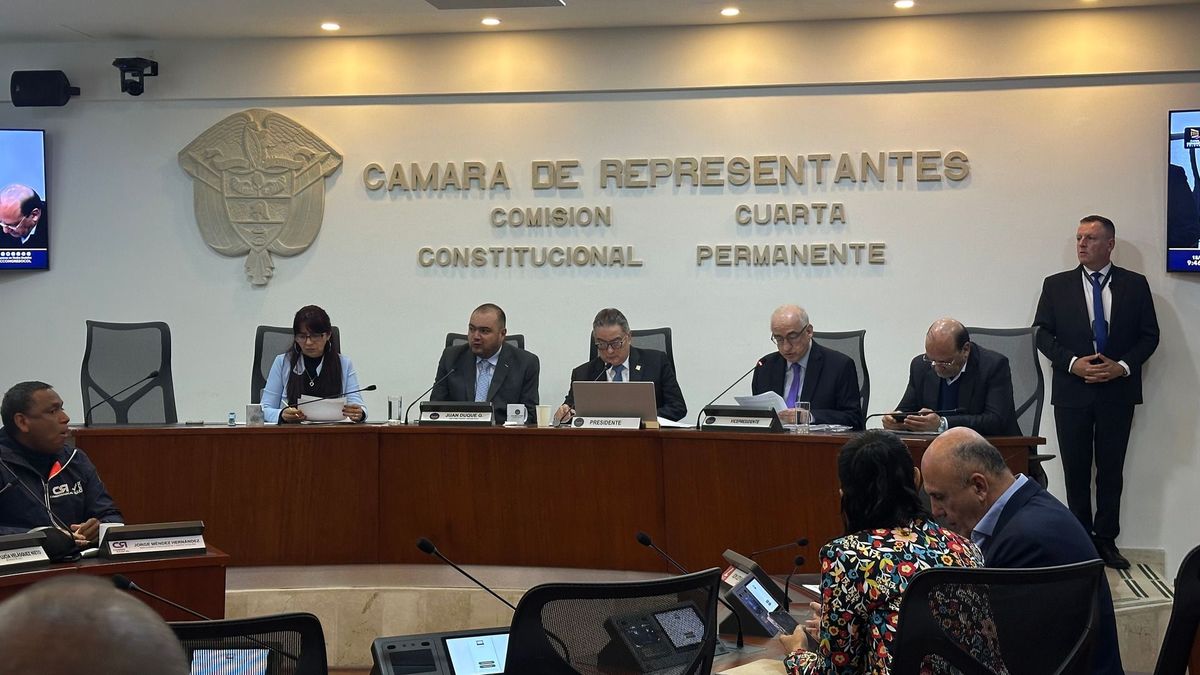 Ministro de Hacienda Germán Ávila y Gerente del Banco de la República Leonardo Villar