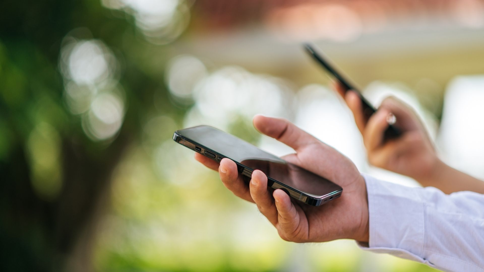 La foto de perfil visible en WhatsApp puede ser usada para suplantar identidad y pedir dinero.