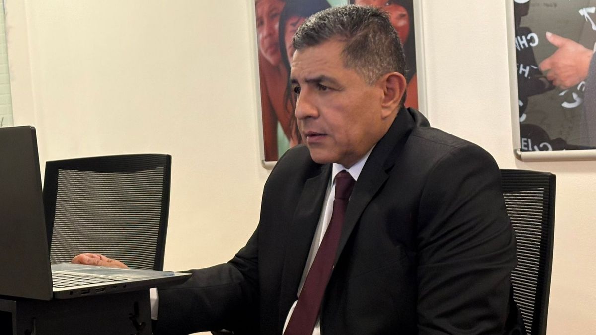 La superintendente ad hoc saliente para Nueva EPS, Luz María Múnera, designó a Jorge Iván Ospina como interventor de la entidad, en medio de cuestionamientos de la Superintendencia de Salud por su falta de experiencia.