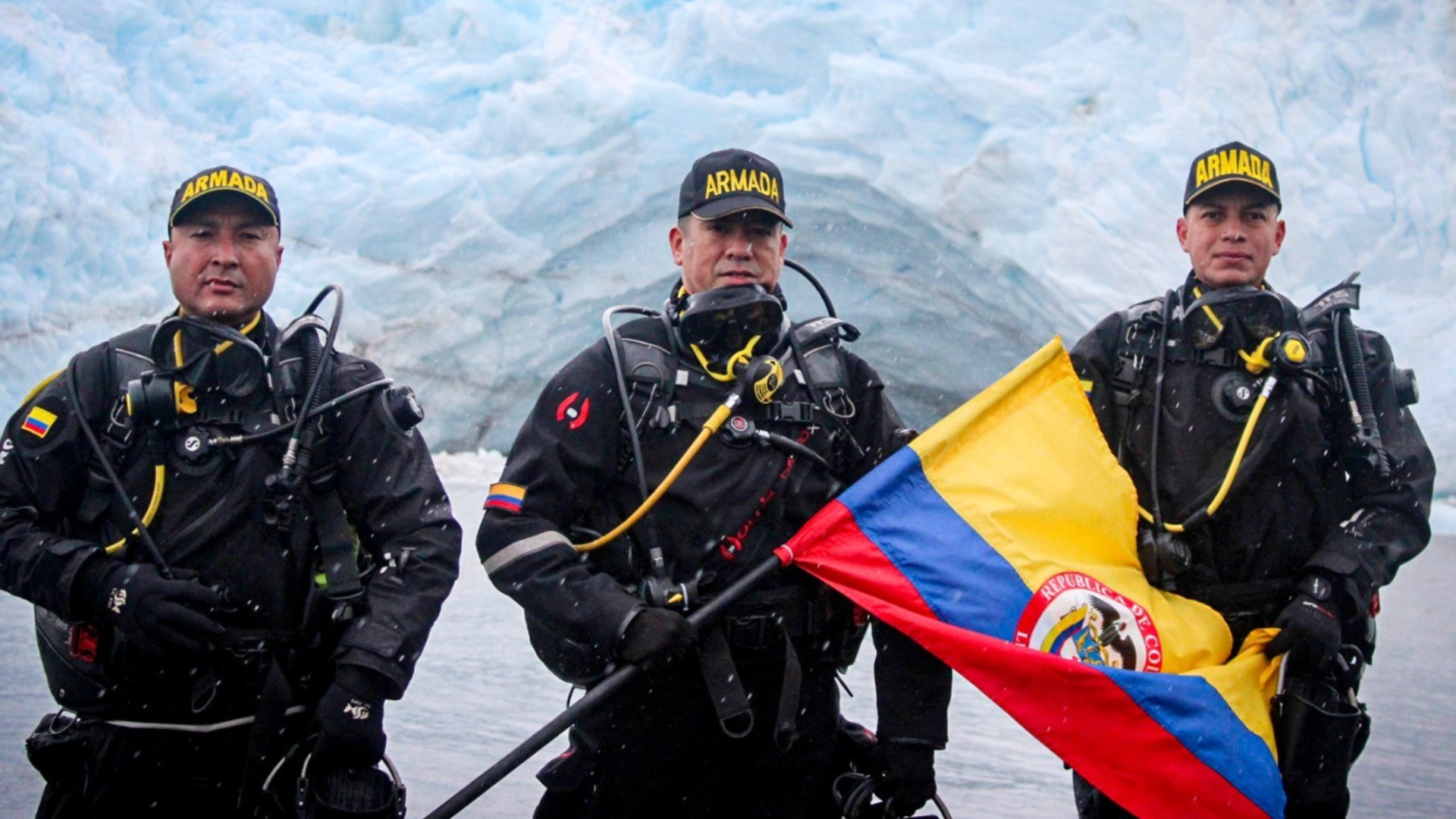 Buzos de la Armada Nacional. 