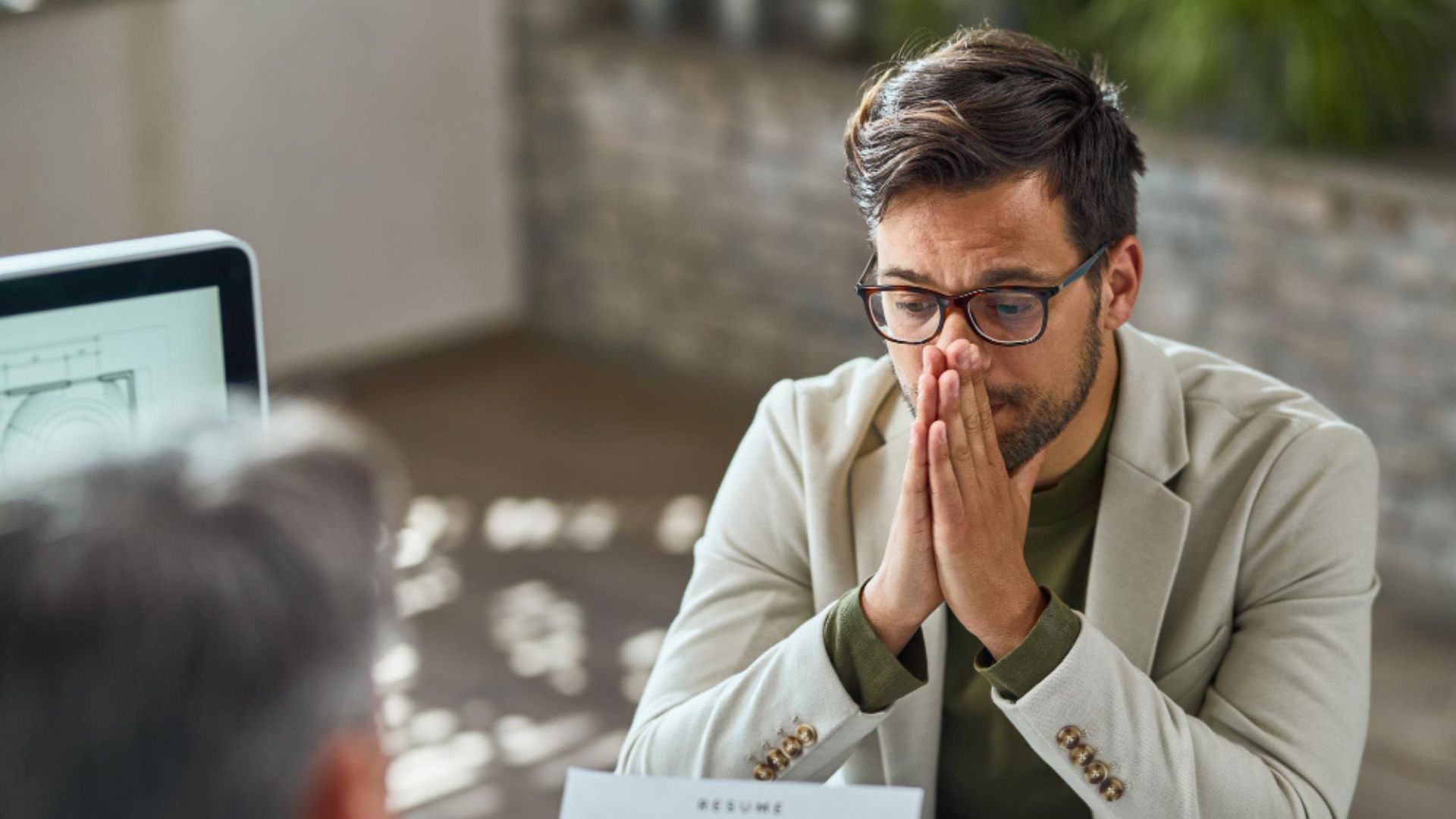 Las publicaciones en redes sociales también hacen parte de este análisis.