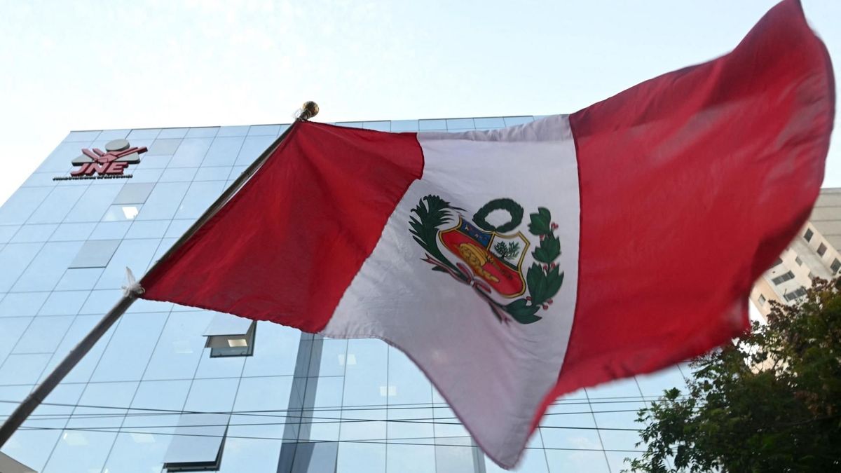 Jorge Montoya señaló fallas logísticas, mencionó irregularidades y se refirió a la estabilidad económica en Perú.