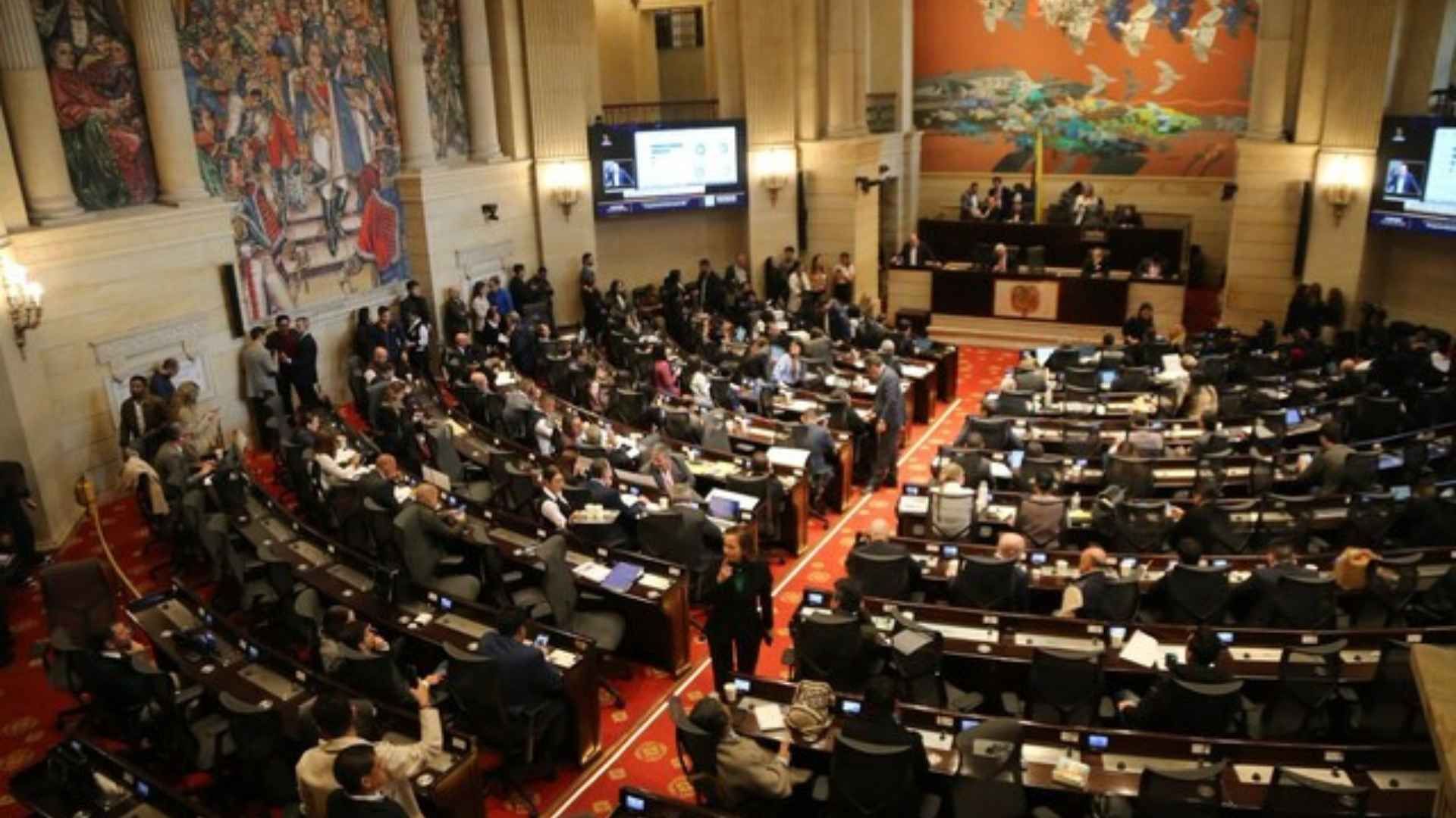 La pensión de los congresistas se calcula sobre el ingreso promedio y puede alcanzar el 75% de ese valor.