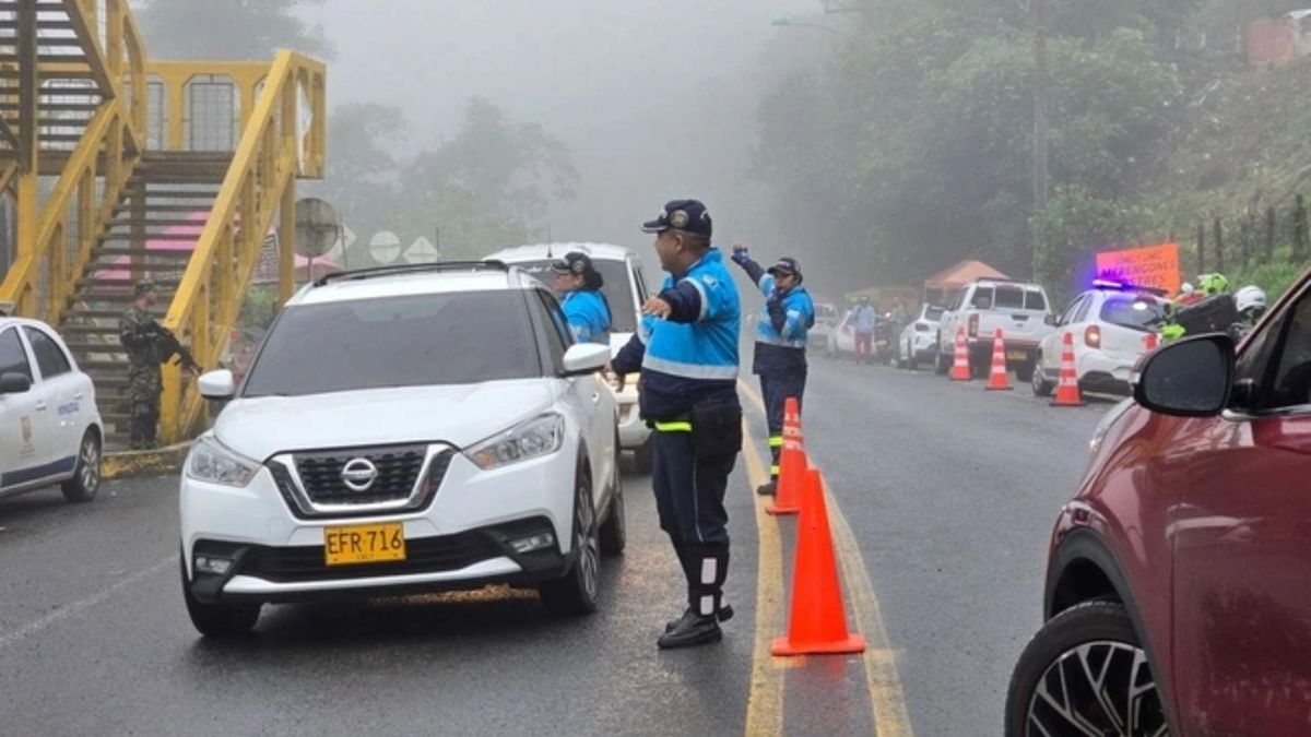 Autoridades de movilidad realizan controles del pico y placa en Cali durante la jornada diaria.