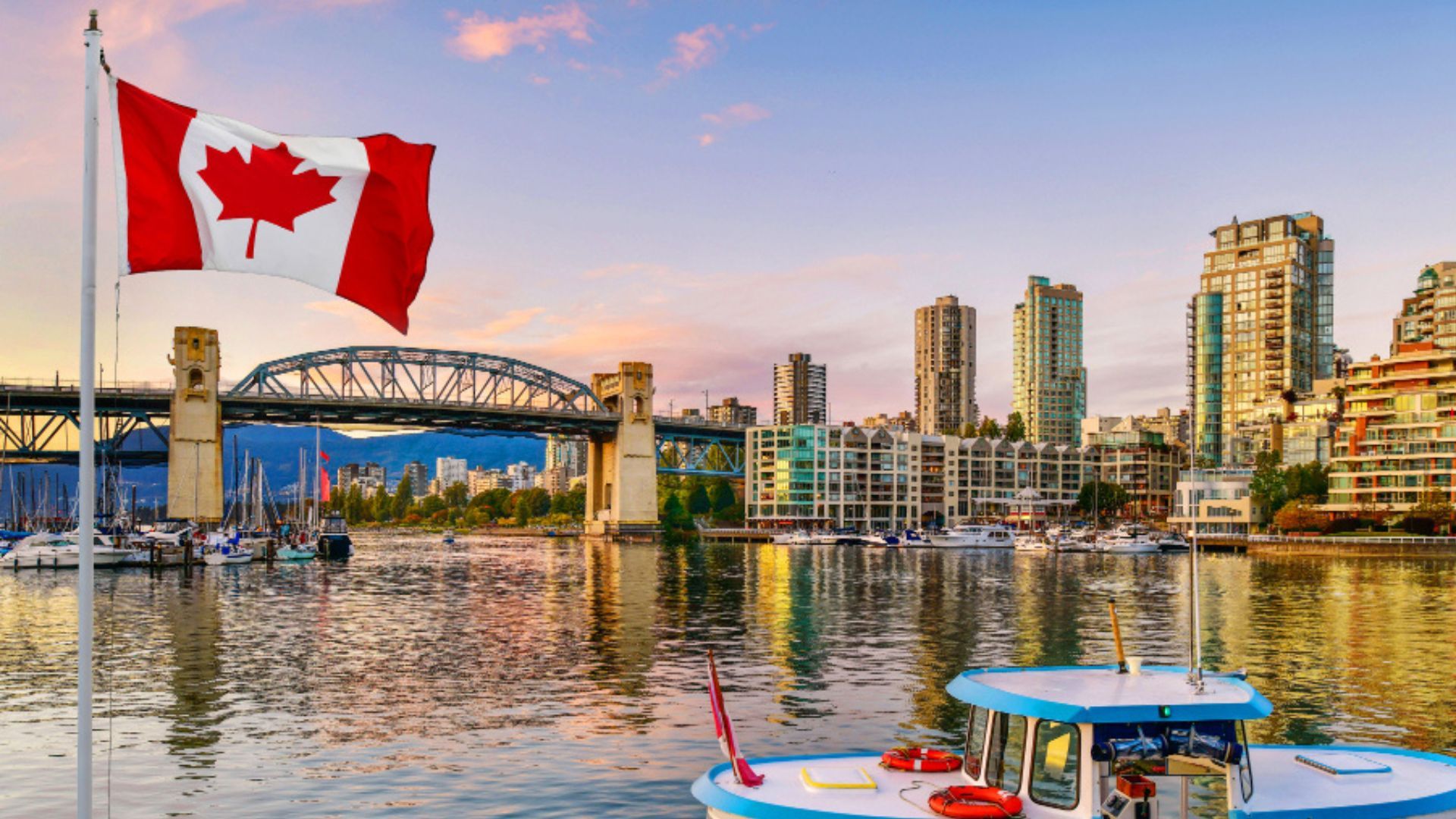 El pasaporte vigente es obligatorio, junto con formularios oficiales y comprobantes de pago cuando aplica. 