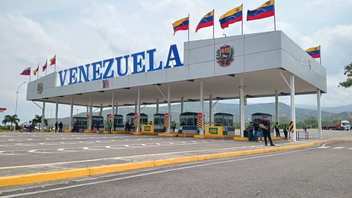 Puente Internacional Atanasio Giraldot