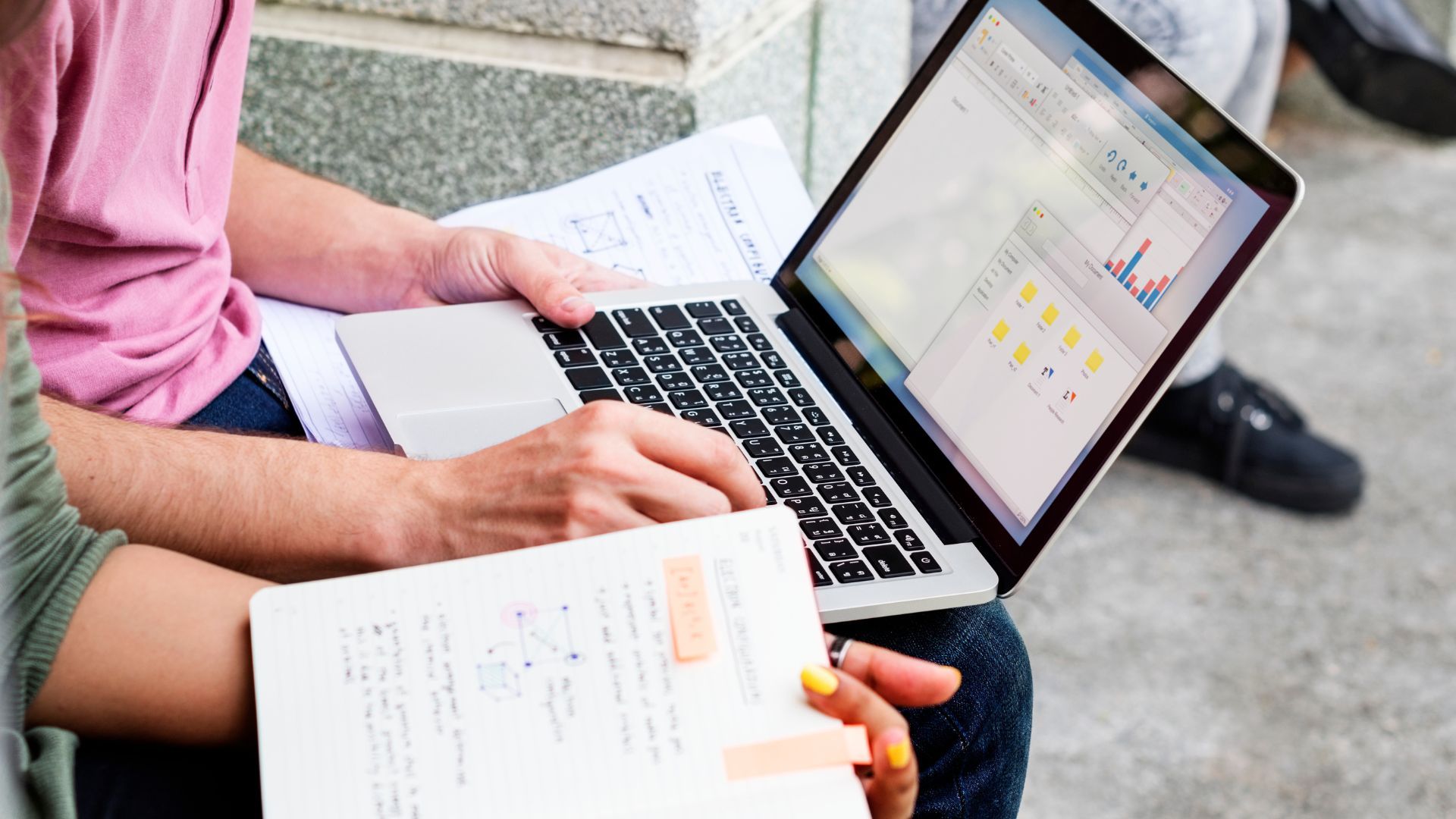 La empresa busca educar a miles de personas con acceso a internet.