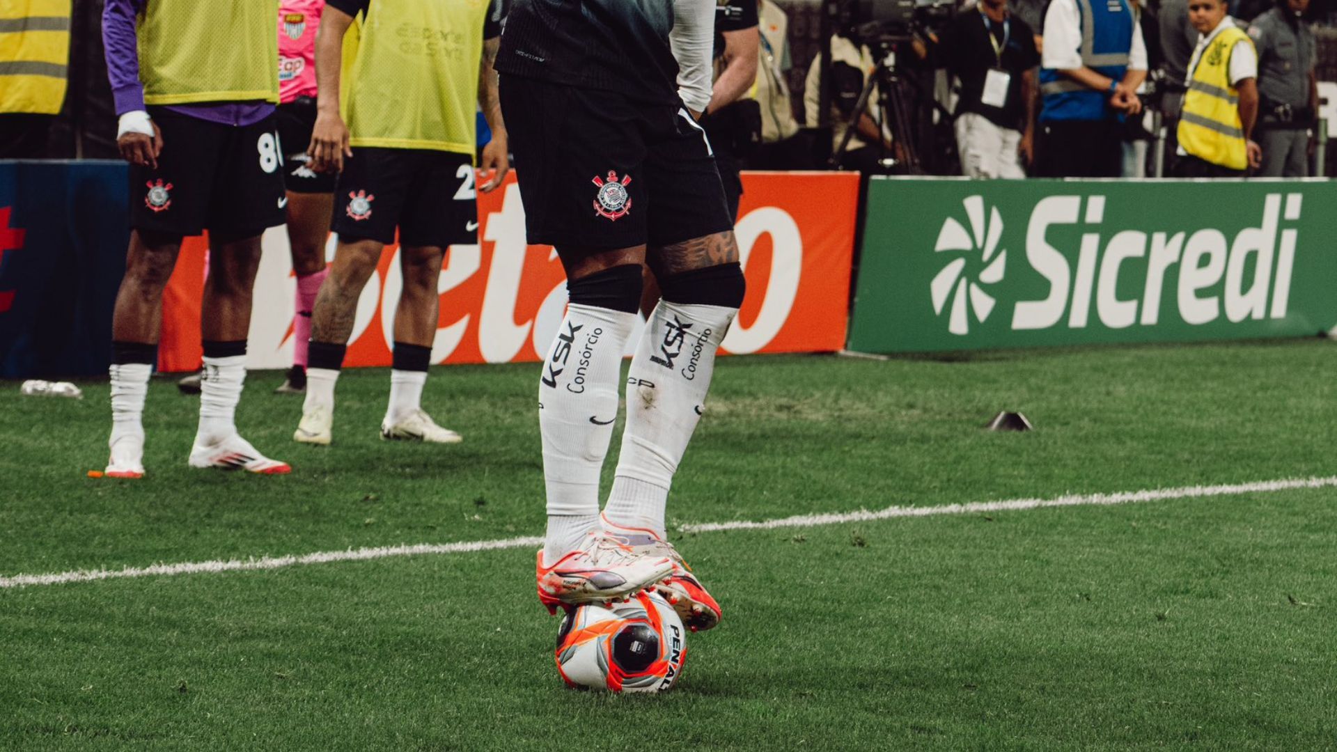 pararse sobre el balon sanciones