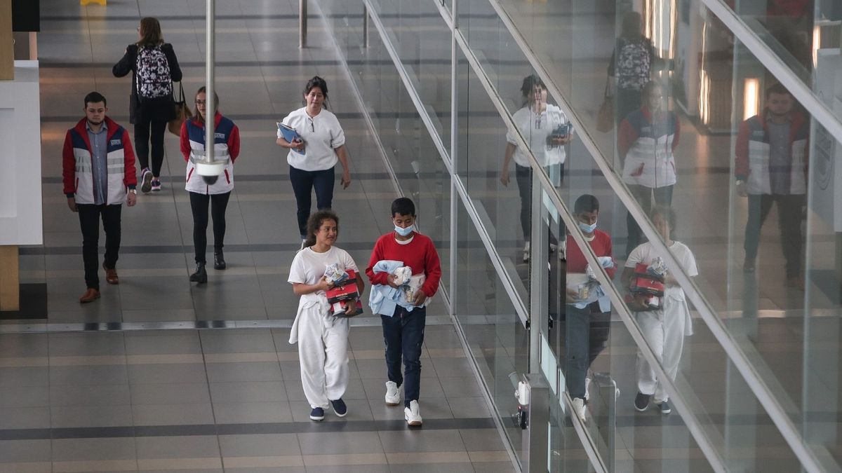 Migración Colombia ha deportado y expulsado a más de trescientos ciudadanos extranjeros en los primeros cuatro meses de 2026.