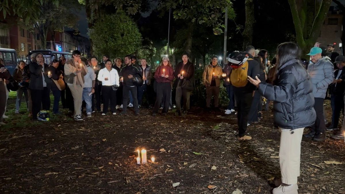 Gremio audiovisual se reúne en el Parkway para rendir homenaje a víctimas de hecho ocurrido durante rodaje en Bogotá