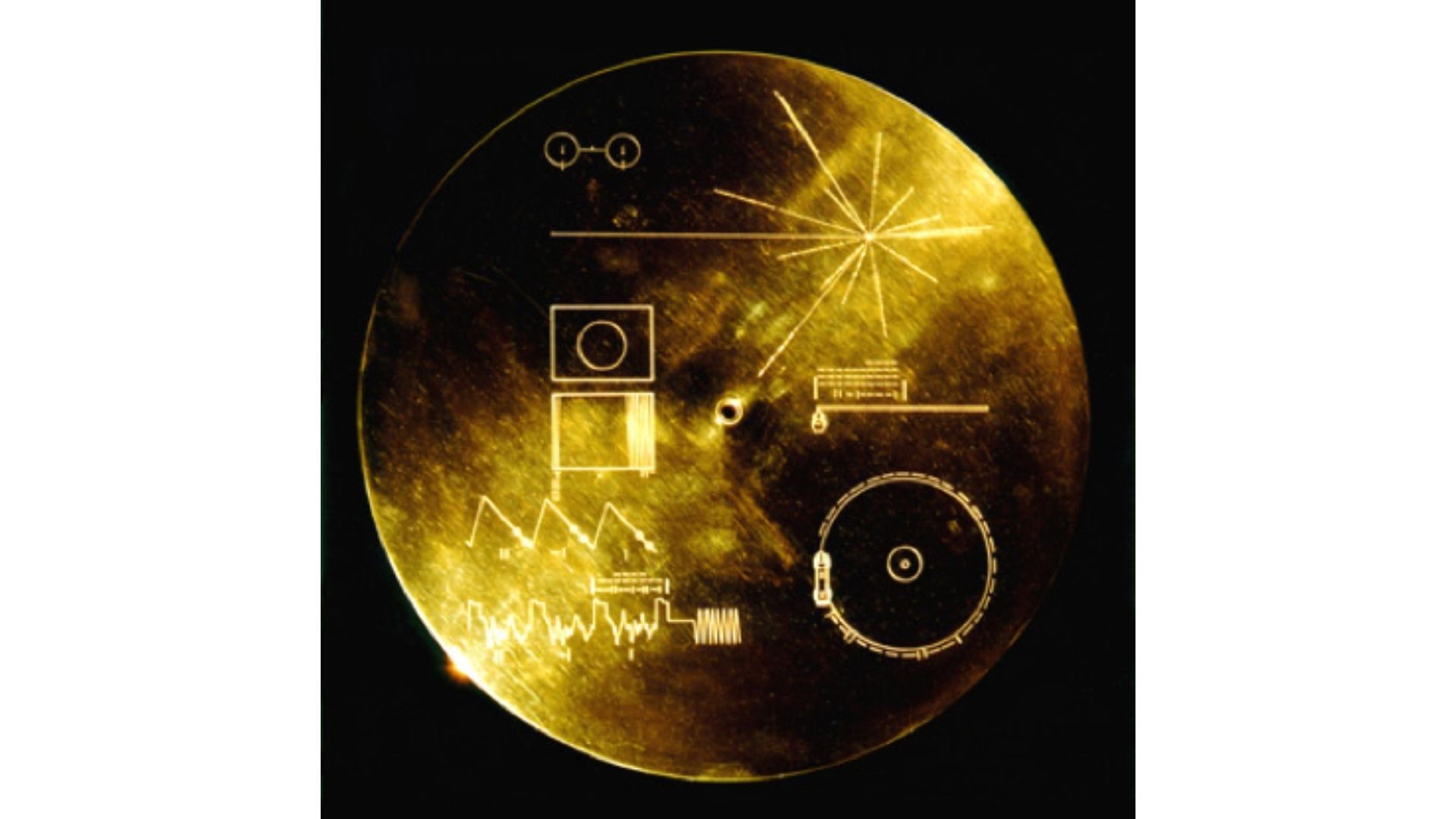 El disco de oro de Voyager contiene 115 imágenes y sonidos de la Tierra.