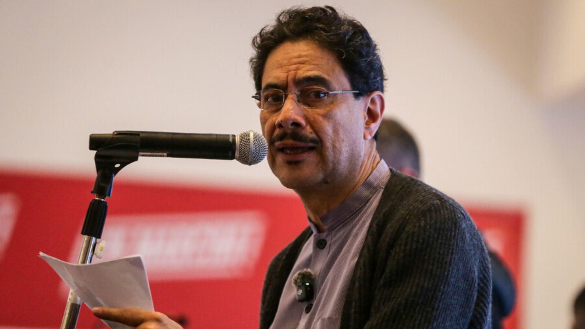 El candidato será partícipe de debates, e incluso retó a sus contendientes.