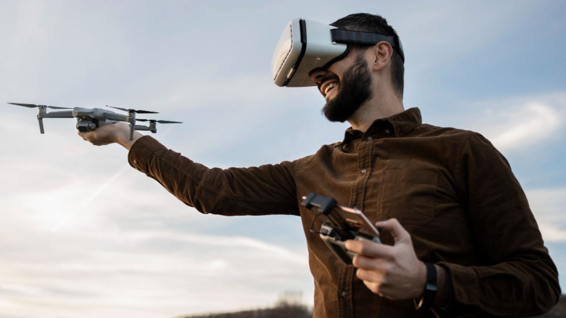 Volar un dron sobre un barrio o conjunto puede generar molestias por la seguridad y la privacidad. 