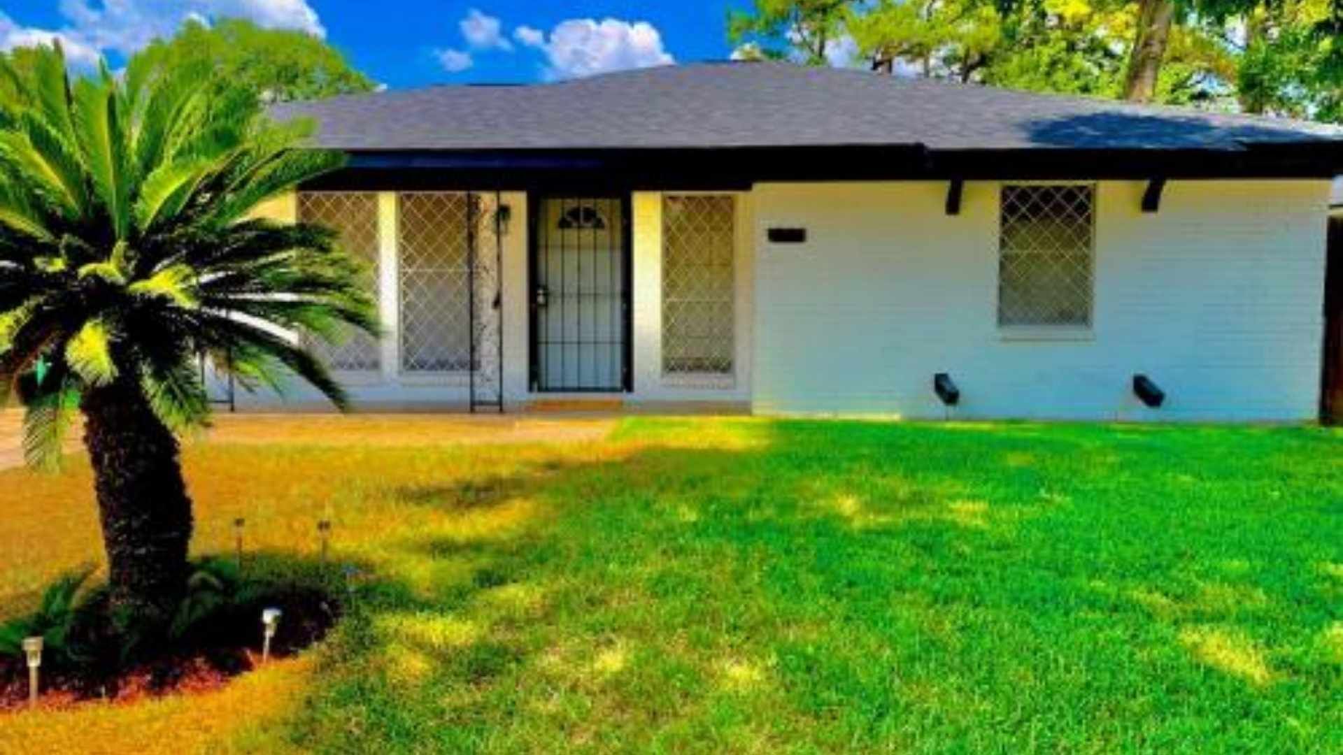 Hostal en Houston con tarifas entre 26 y 50 dólares por noche y servicios compartidos para estancias cortas.