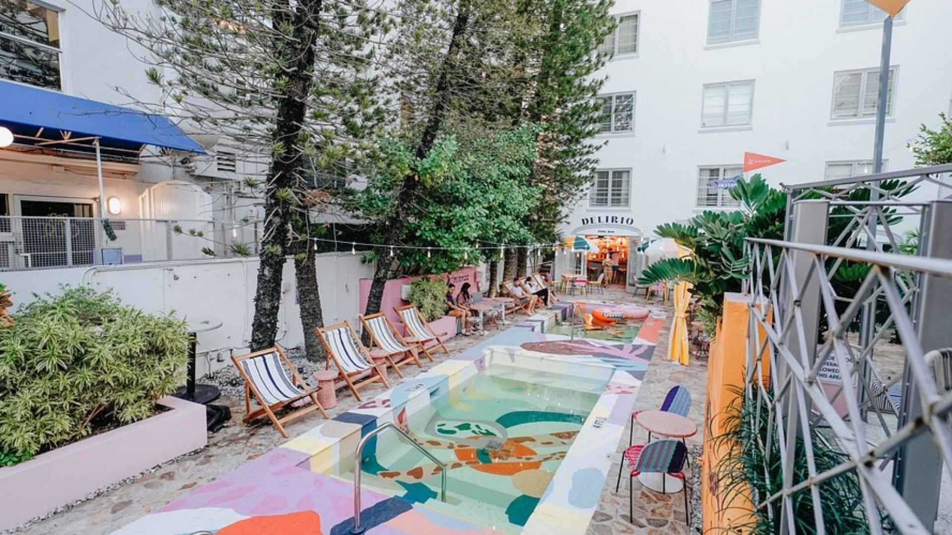Hostal en South Beach ubicado sobre Collins Avenue, a pocos pasos de la playa y zonas turísticas.