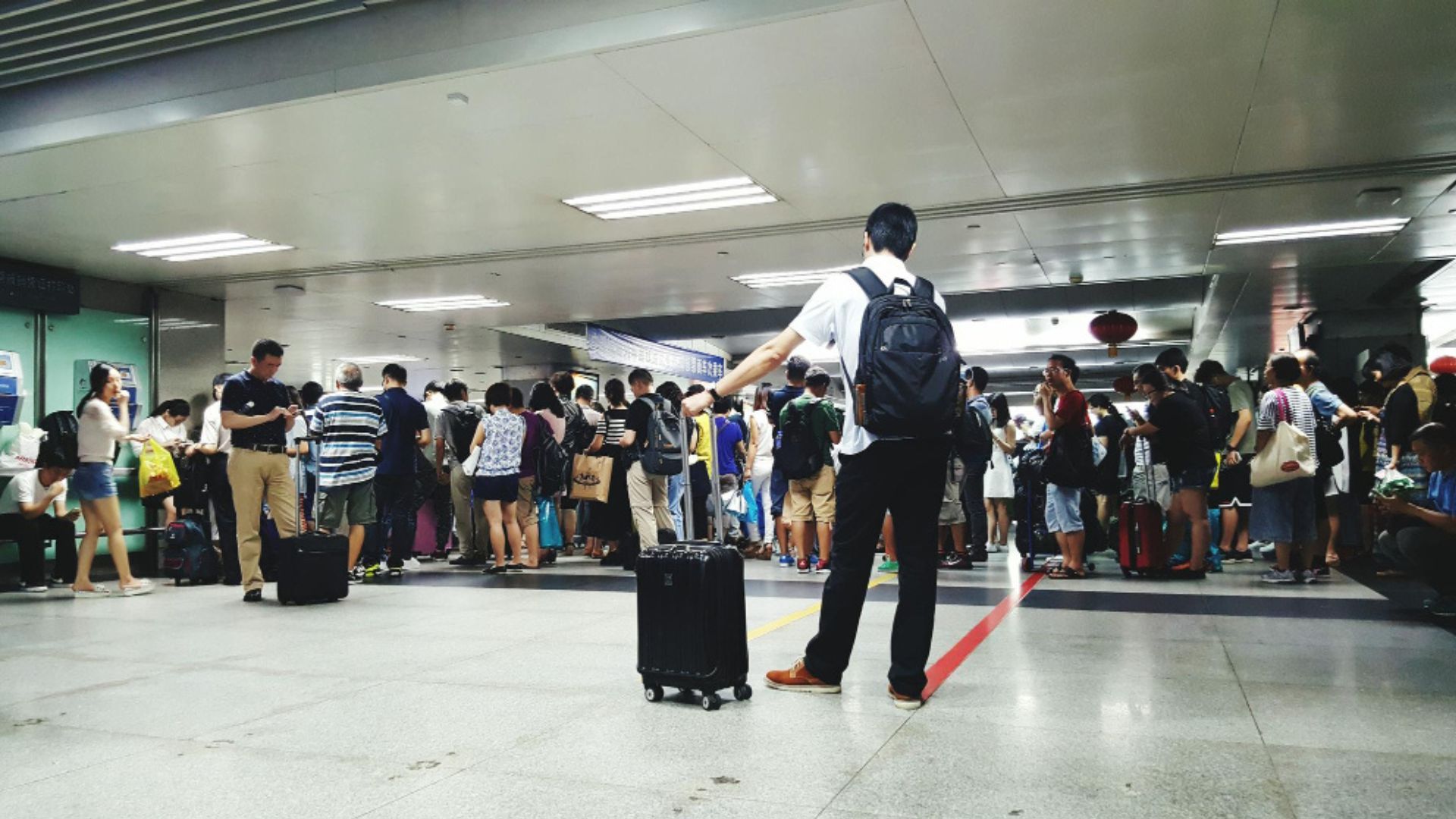 Antes de viajar, lo recomendable es verificar si cuenta con procesos judiciales, deudas o condiciones que puedan generar una restricción.