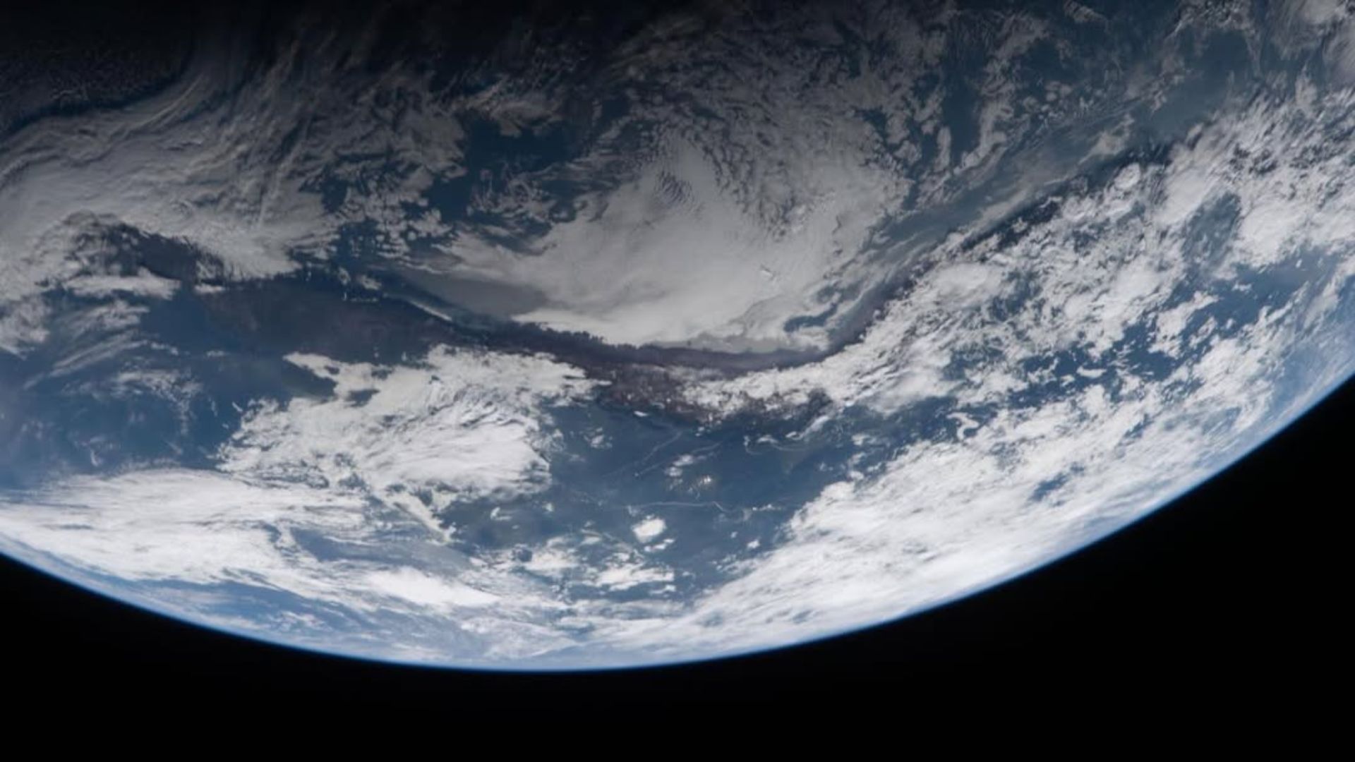 El planeta tierra desde la distancia.