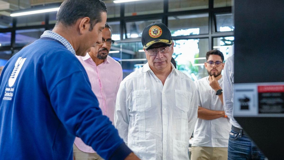 Presidente Petro en la inauguración de una sede universitaria en Yumbo (Valle).