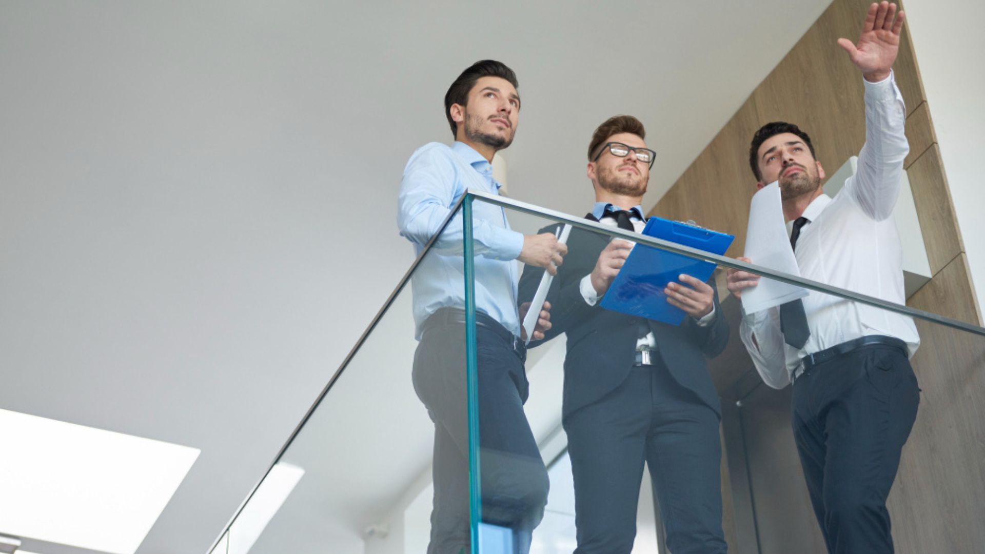 Este proceso está consagrado por la ley colombiana y busca que cada trabajador tenga cobertura según los riesgos de su labor.