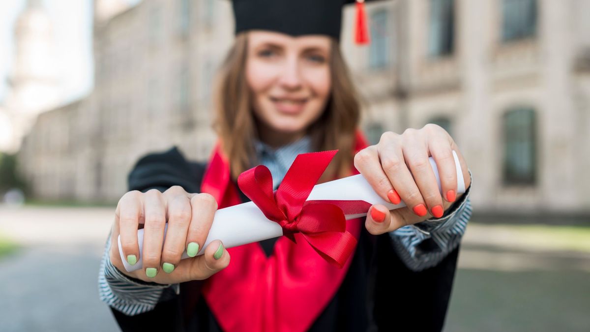 La universidad incluye apoyo financiero para los elegidos.