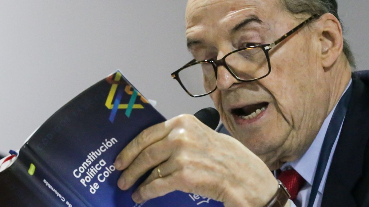 La Fiscalía argumenta que Leyva incumplió la ley al declarar desierta la licitación de los pasaportes. La Procuraduría ya sancionó al excanciller. La Corte Suprema adelantará el juicio penal en su contra.