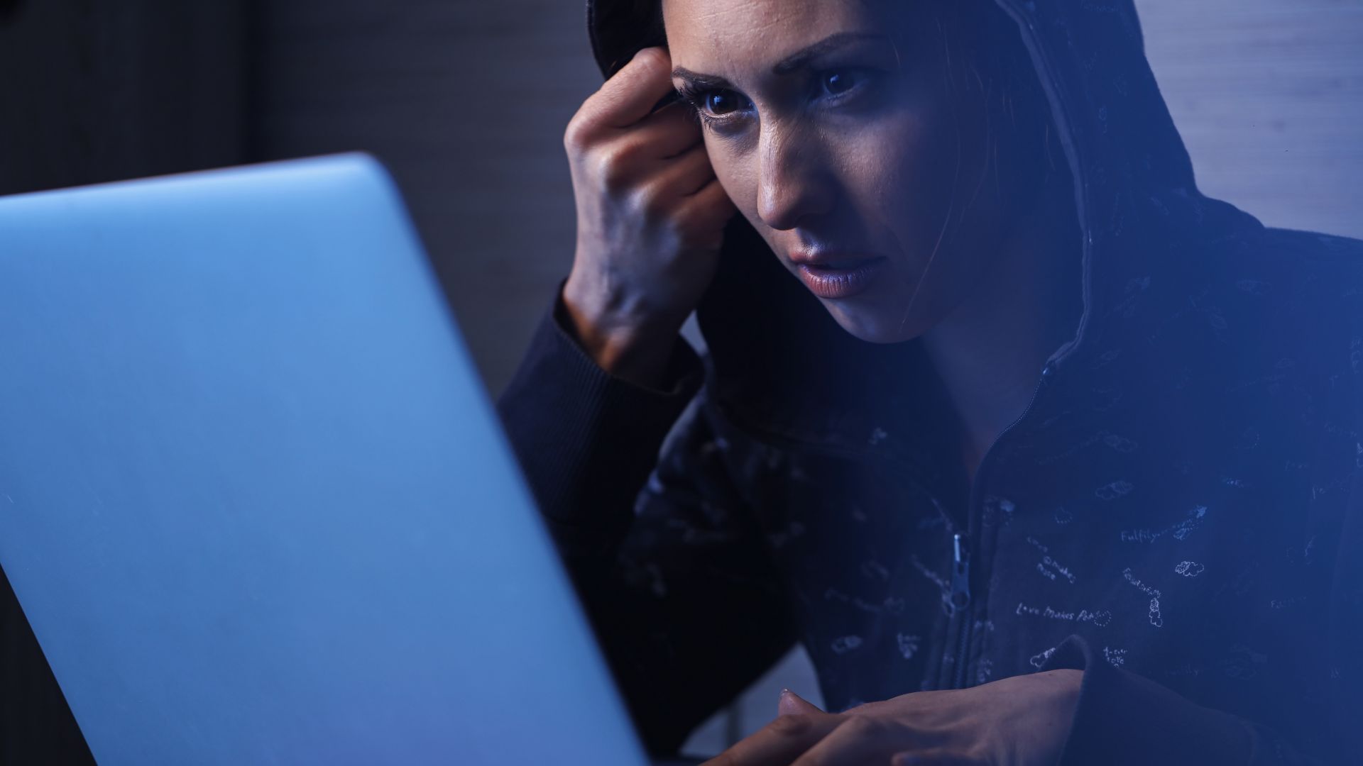 Las páginas web son similares a las oficiales.