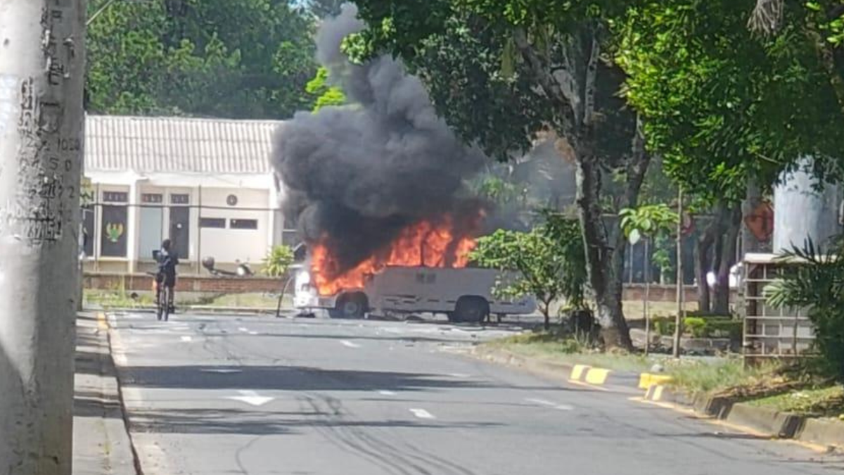 Vehículo se incendia