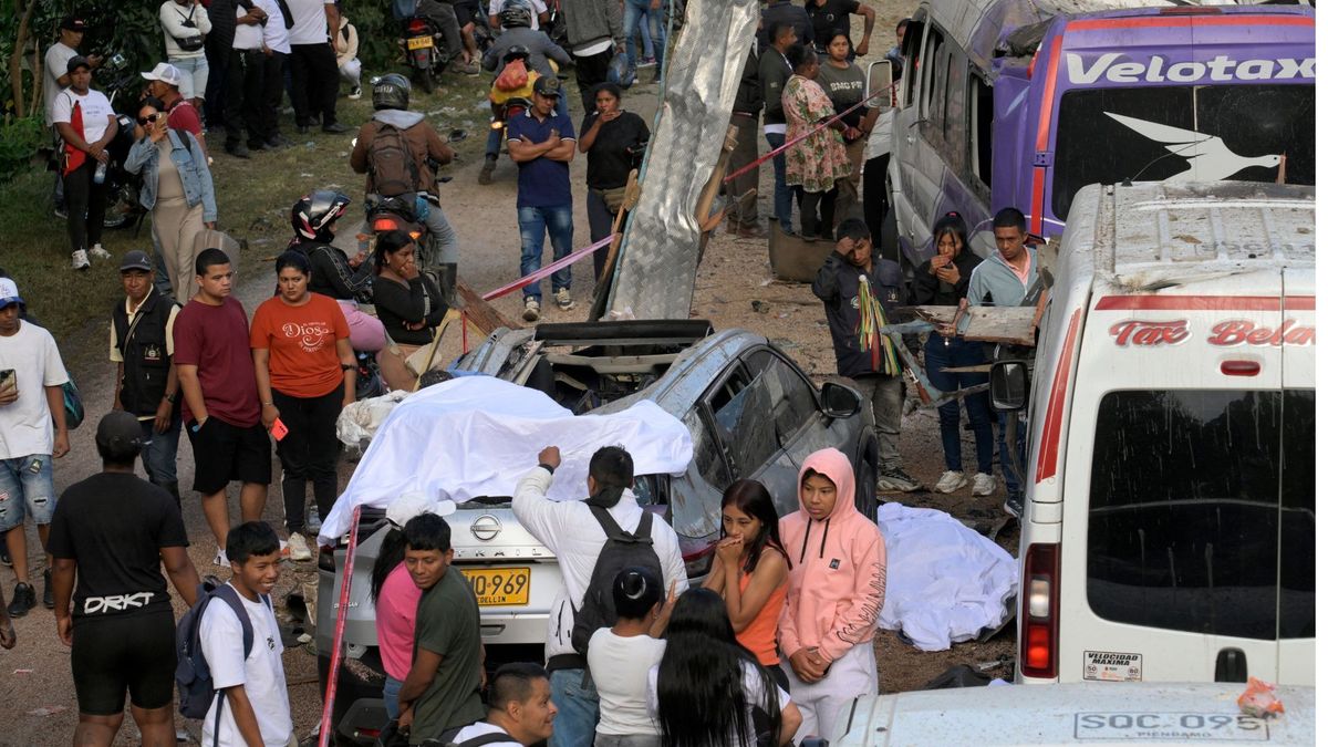 Atentado con bomba en El Túnel, en la carretera Popayán-Cali, en Cajibio, departamento del Cauca.