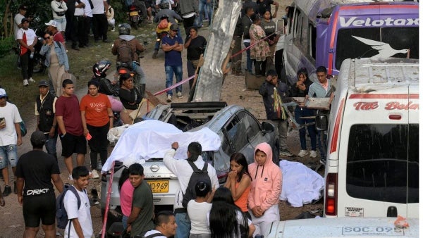 Sube a 20 la cifra de muertos por atentado en Cauca: Medicina Legal ha identificado a 15 de las víctimas