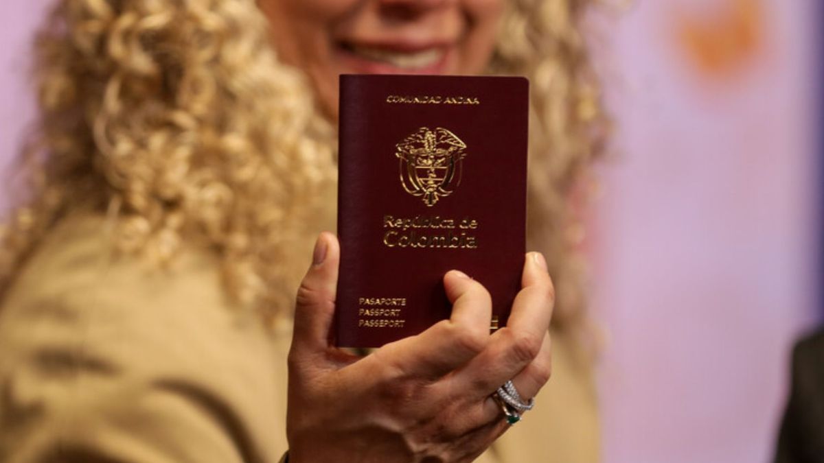 Las autoridades recuerdan que ni la denuncia ni las copias del pasaporte permiten viajar, por lo que es obligatorio completar el trámite consular.