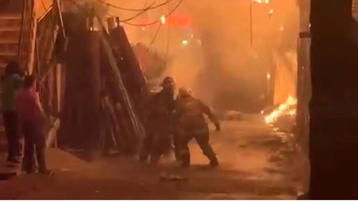 Incendio en Medellín deja 16 viviendas afectadas