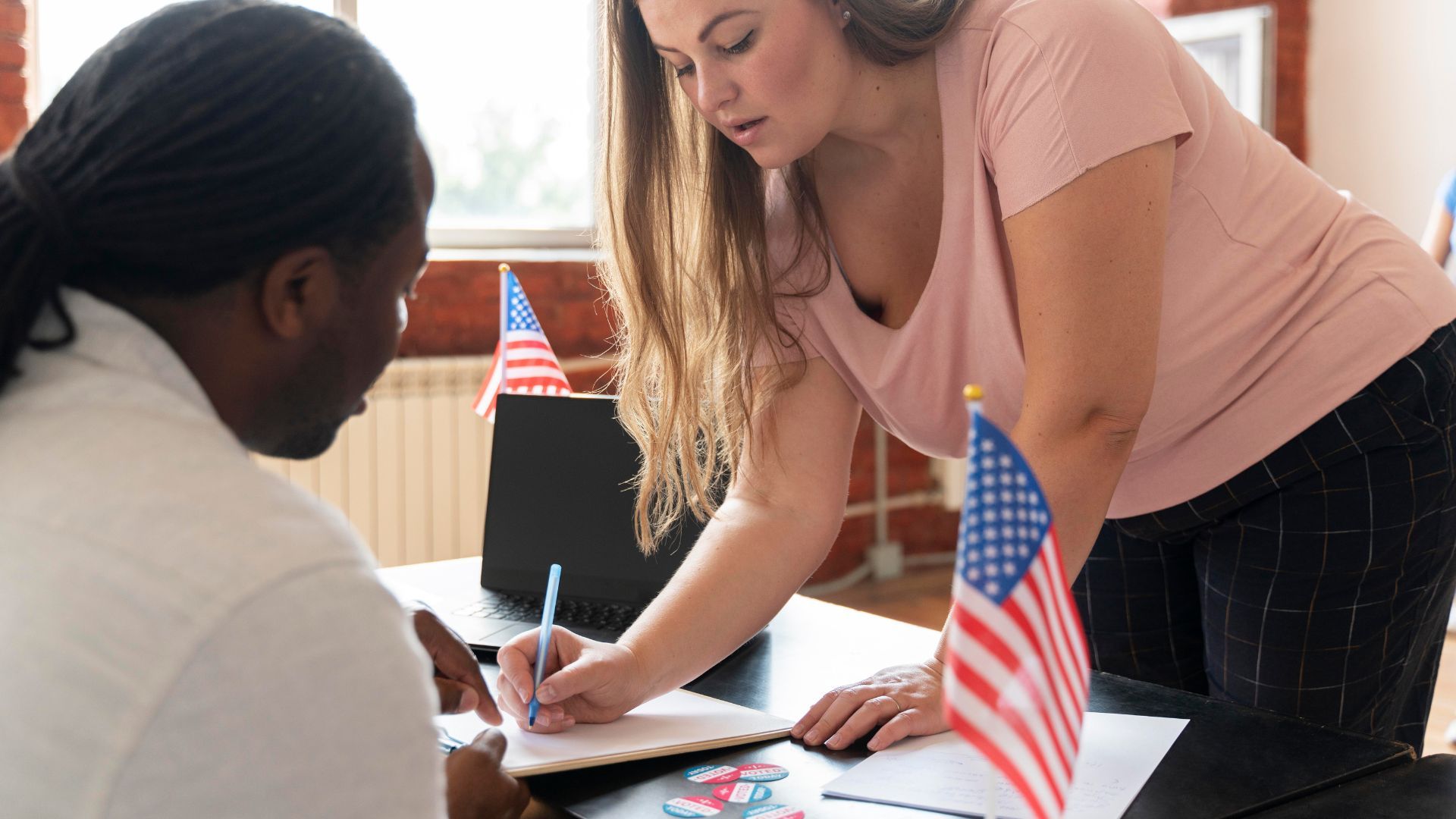 Los interesados deben tener dominio del idioma, para ir a perfeccionarlo.
