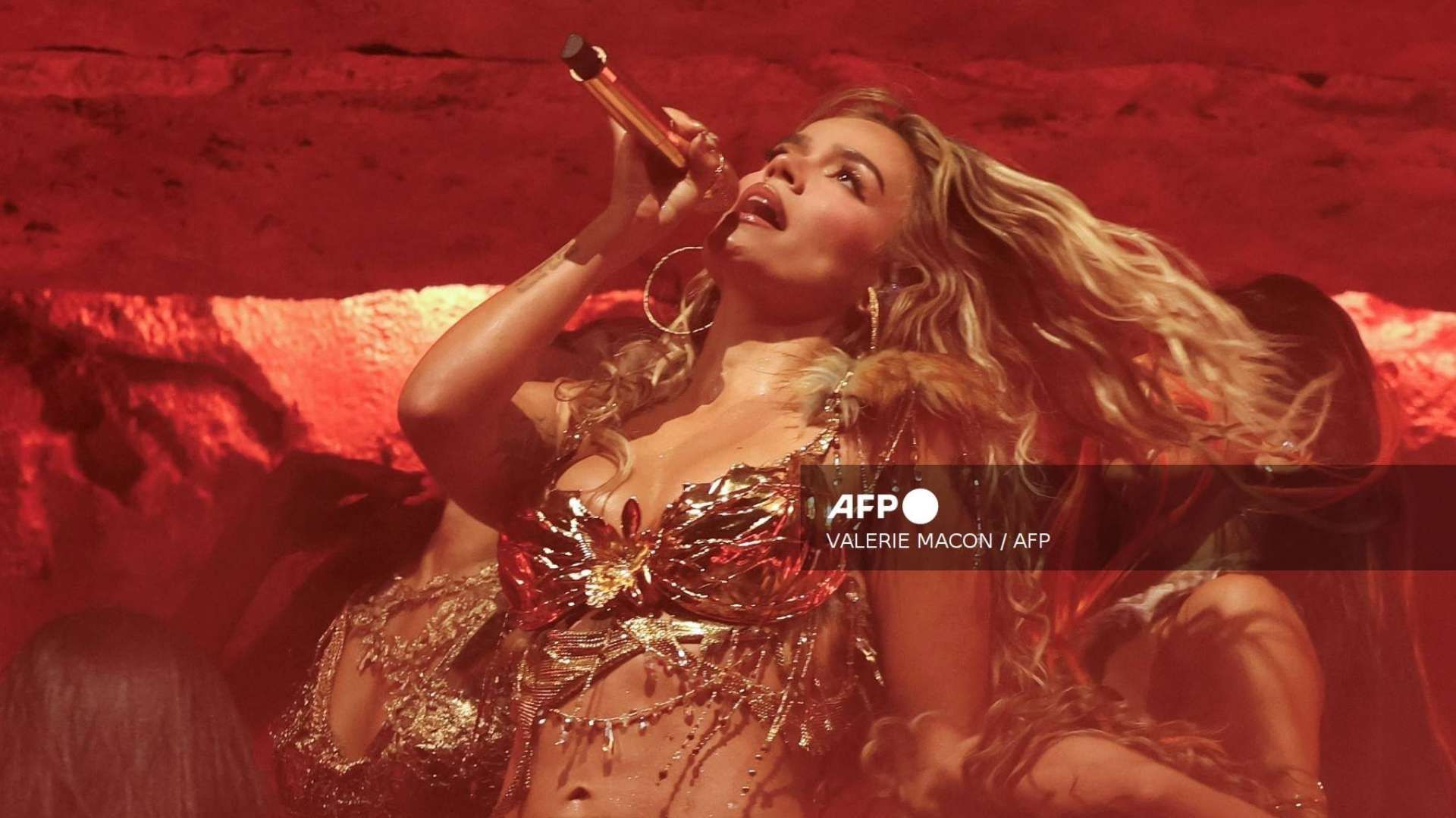 La puesta en escena de Coachella 2026 serviría como base para el diseño del ‘Tropicoqueta Tour’.