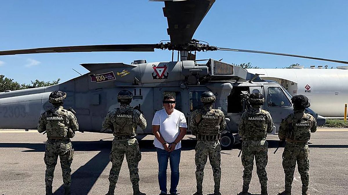 Audias Flores Silva (tercero desde la izquierda), uno de los aliados más cercanos de Nemesio "El Mencho" Oseguera