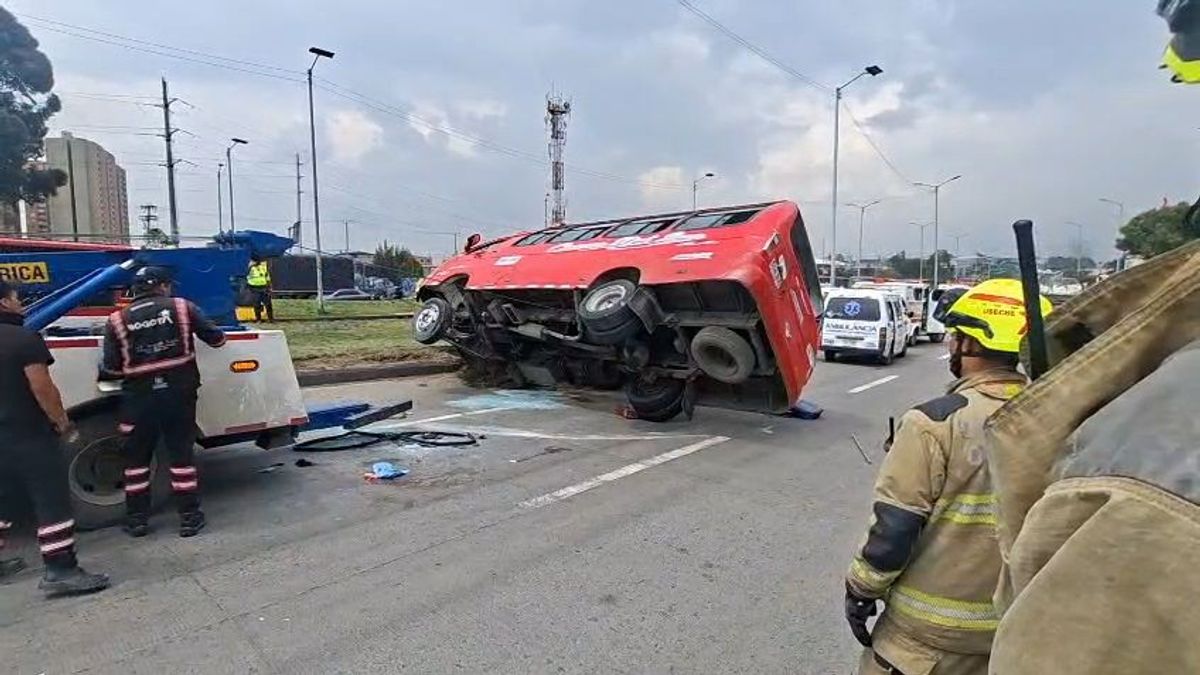 Bus accidentado en Autopista Sur.