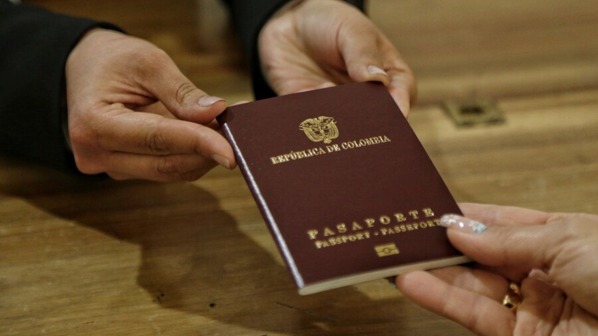 Entre los documentos infaltables para viajar a México en 2026 está el pasaporte colombiano.