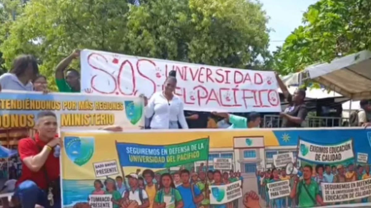 Estudiantes de la Universidad del Pacífico se encuentran en asamblea permanente.