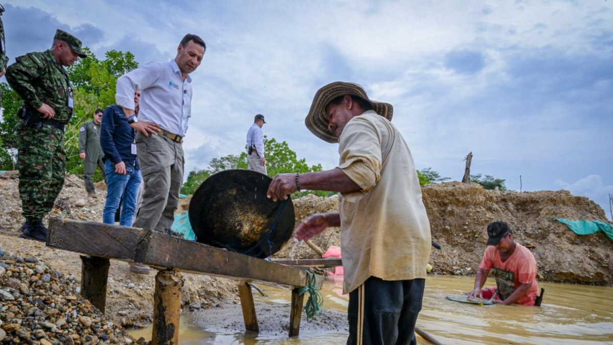 Ministro de Defensa, Pedro Sánchez.