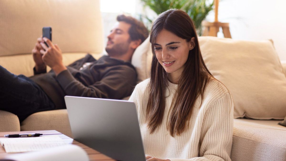 El especialista señaló que “el cerebro humano no fue diseñado para comprar, fue diseñado para sobrevivir”.