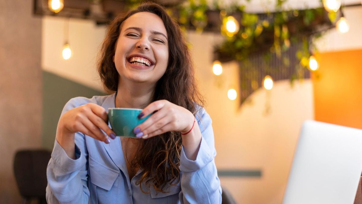 El consumo de café entre dos y tres tazas al día se asocia con menor riesgo de estrés y trastornos mentales.