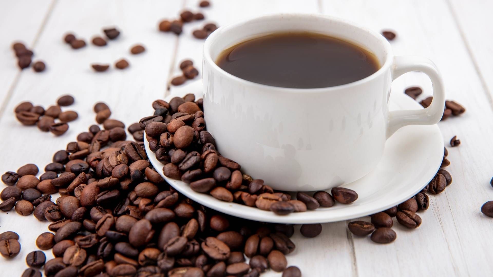 La relación entre consumo de café y salud mental sigue un patrón en forma de J, según investigación científica.