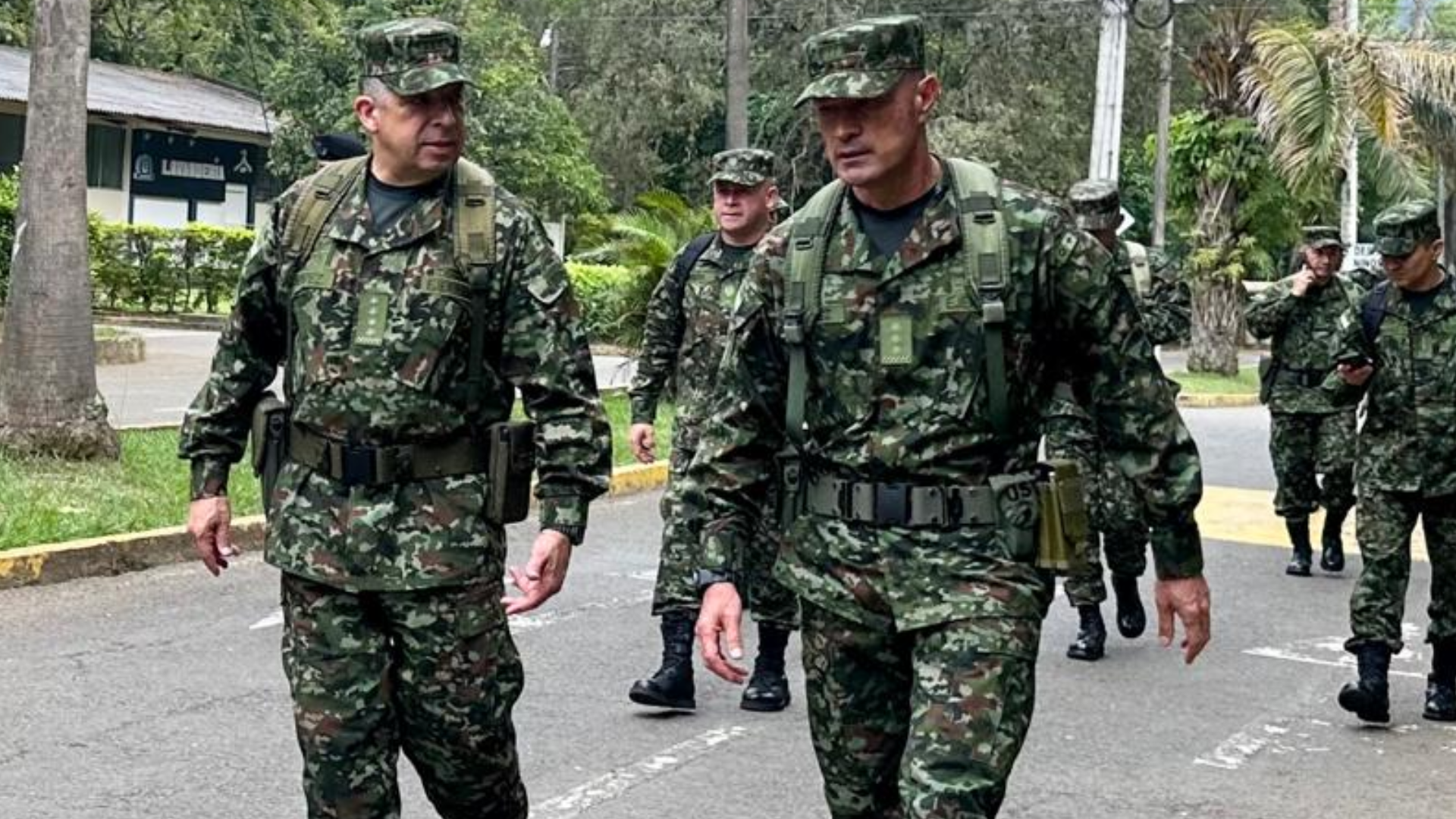 General Hugo López, comandante de las Fuerzas Militares, y general Royer Gómez, comandante del Ejército Nacional. 