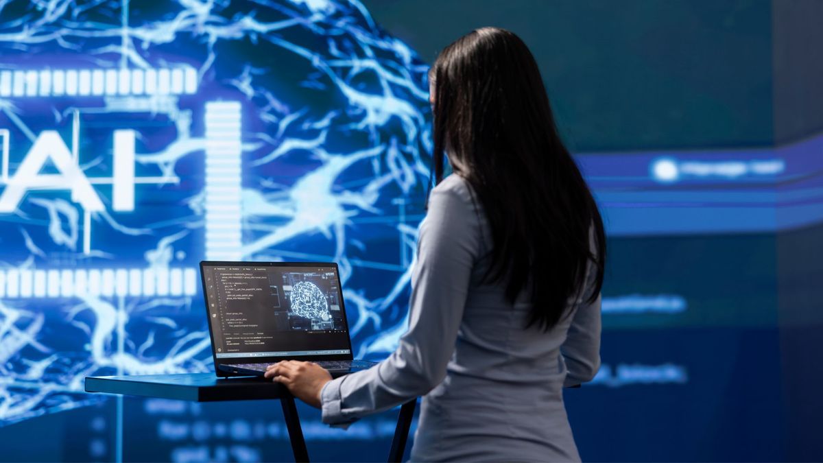 El uso de inteligencia artificial lidera el interés de nuevos programas educativos a nivel nacional.