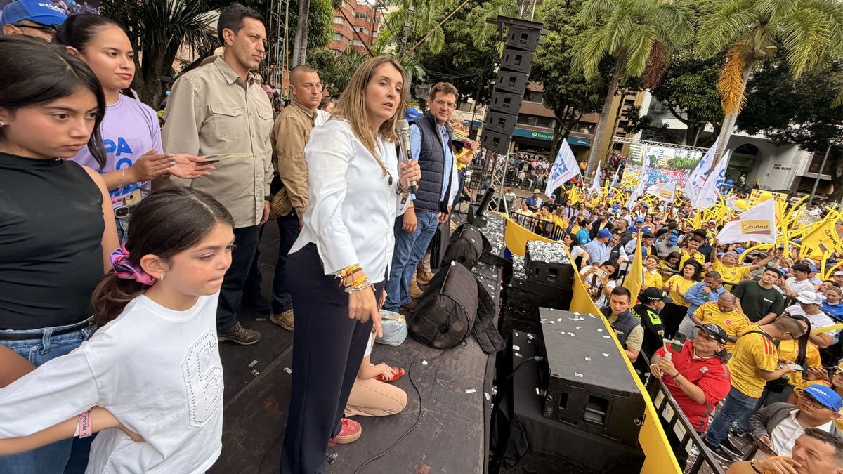 Paloma Valencia en la Plaza de Bolívar de Pereira