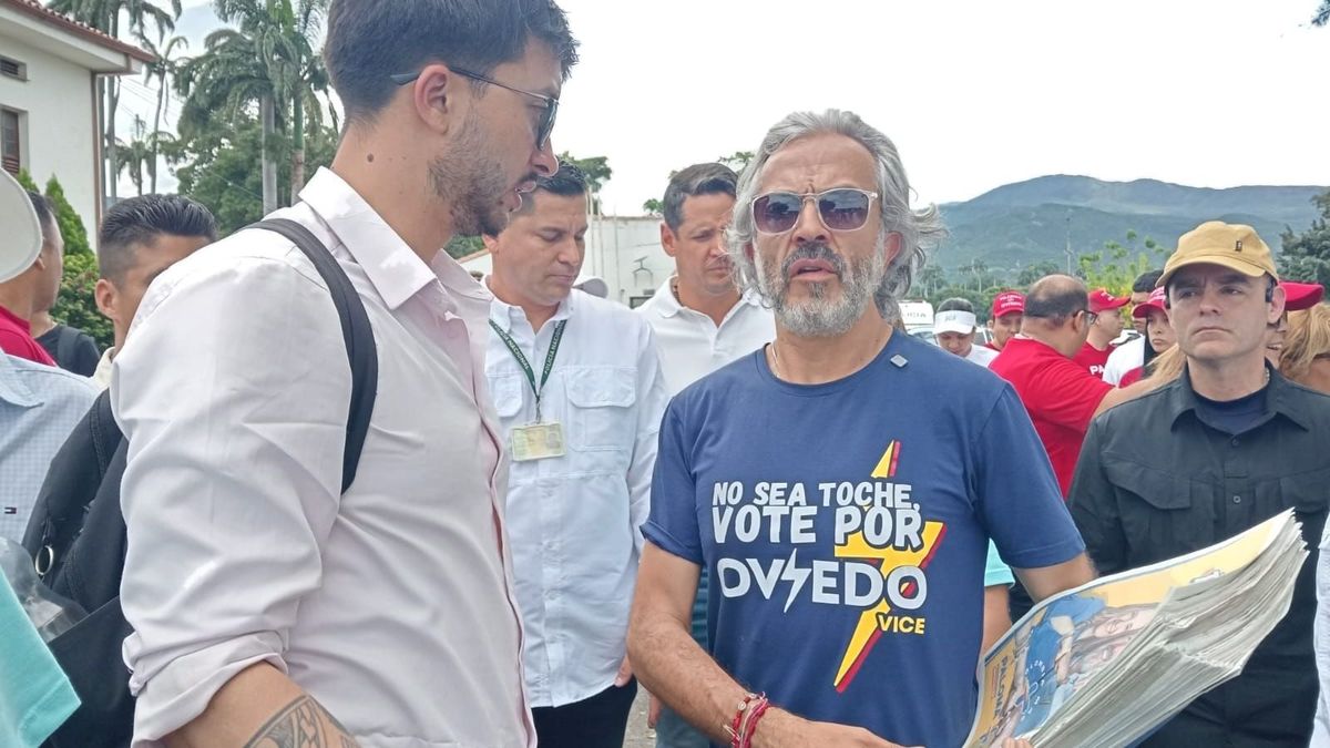 Juan Daniel Oviedo recorriendo la zona de frontera
