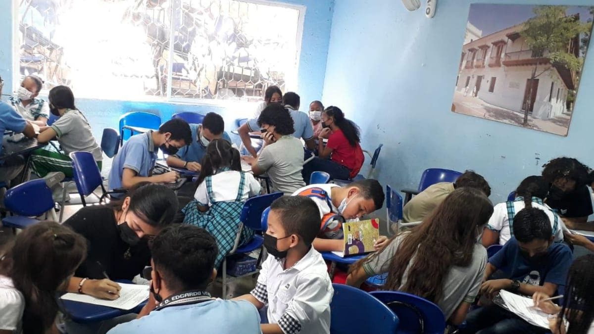 Estudiantes intoxicados por PAE en Santa Marta