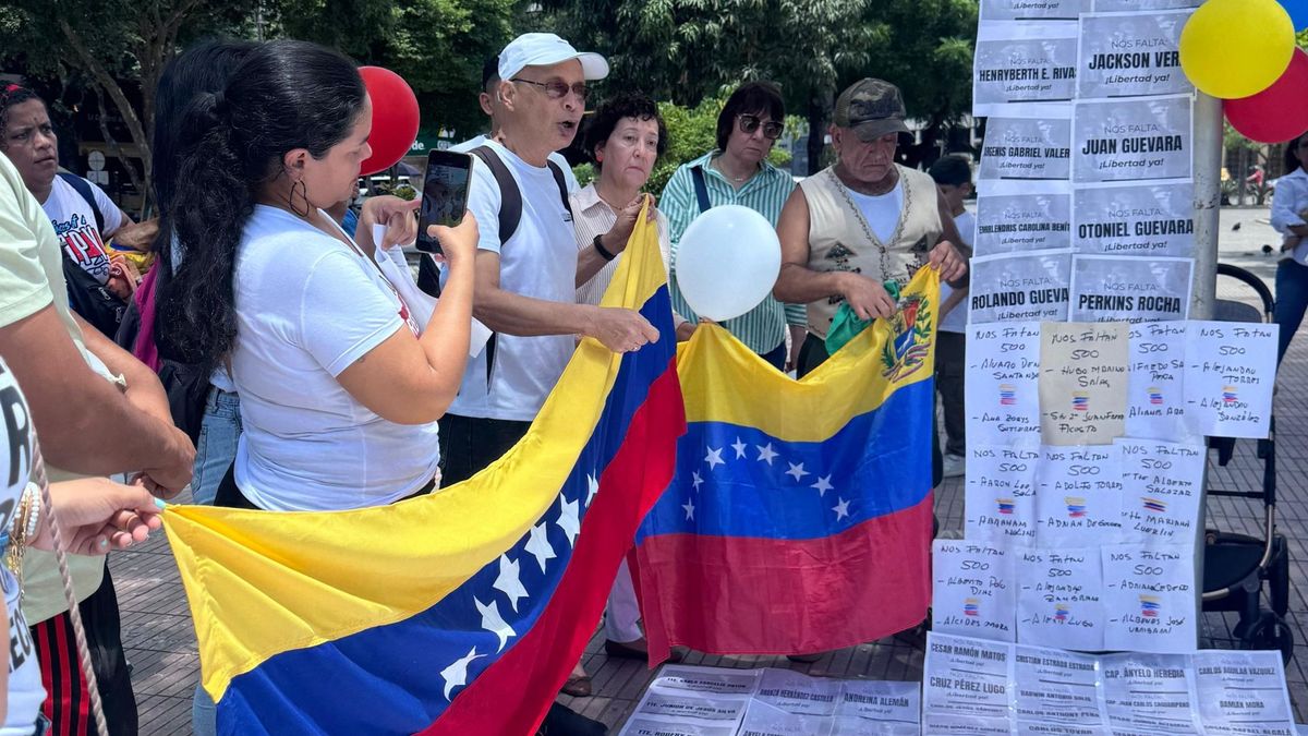 Venezolanos concentrados en la ciudad de Cúcuta
